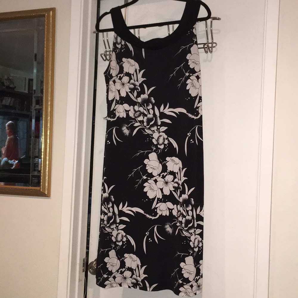 Black and white floral size Large